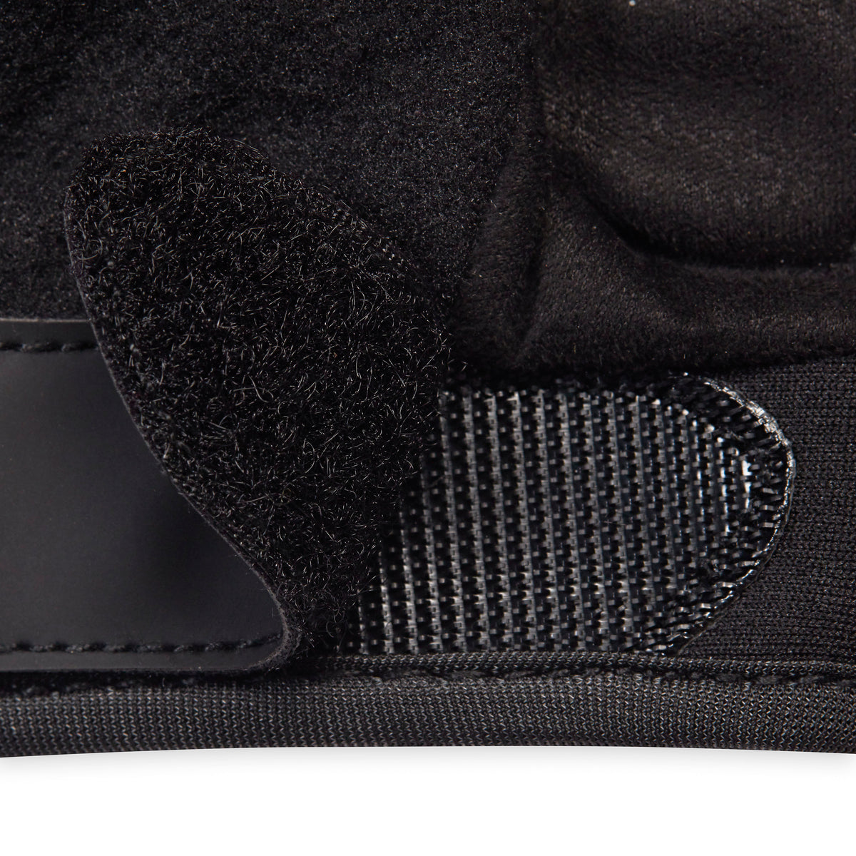 Reebok Classic Fitness Gloves Red velcro closeup